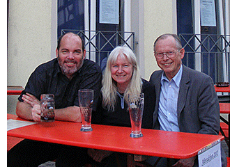 Foto von Prof. Johannes Lähnemann, Christine Herrmann-Wielsch und Holger Wielsch beim Altstadtfest 2012 in Lauf an der Pegnitz